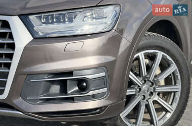 Внедорожник / Кроссовер Audi Q7 2016 в 