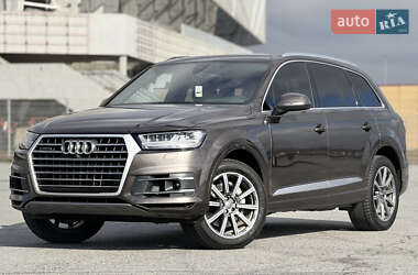 Внедорожник / Кроссовер Audi Q7 2016 в 