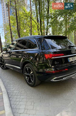 Позашляховик / Кросовер Audi Q7 2020 в 