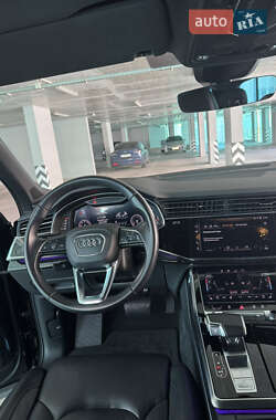 Позашляховик / Кросовер Audi Q7 2020 в 
