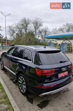 Внедорожник / Кроссовер Audi Q7 2017 в 