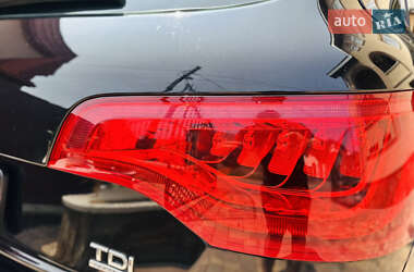 Внедорожник / Кроссовер Audi Q7 2015 в 