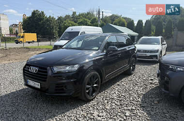 Позашляховик / Кросовер Audi Q7 2018 в 