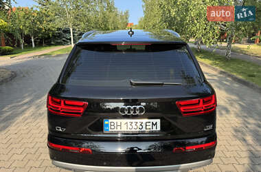 Внедорожник / Кроссовер Audi Q7 2016 в 