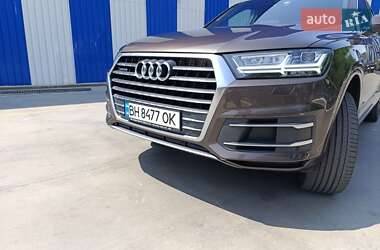 Внедорожник / Кроссовер Audi Q7 2016 в 