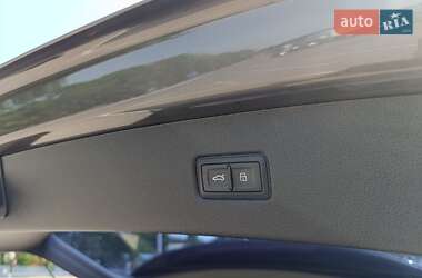 Внедорожник / Кроссовер Audi Q7 2016 в 