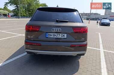 Внедорожник / Кроссовер Audi Q7 2016 в 