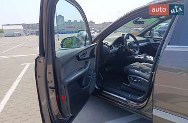 Внедорожник / Кроссовер Audi Q7 2016 в 