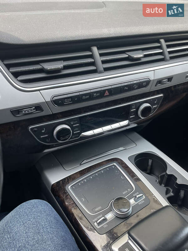 Позашляховик / Кросовер Audi Q7 2019 в Рава-Руській