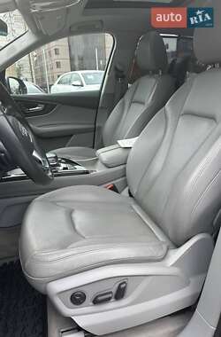 Внедорожник / Кроссовер Audi Q7 2016 в 