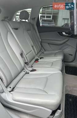 Внедорожник / Кроссовер Audi Q7 2016 в 