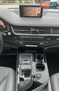 Внедорожник / Кроссовер Audi Q7 2016 в 