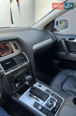 Внедорожник / Кроссовер Audi Q7 2010 в 