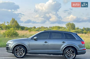 Внедорожник / Кроссовер Audi Q7 2017 в 