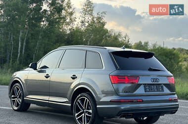 Внедорожник / Кроссовер Audi Q7 2017 в 