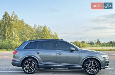 Внедорожник / Кроссовер Audi Q7 2017 в 