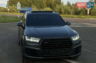 Внедорожник / Кроссовер Audi Q7 2017 в 