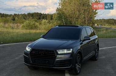 Внедорожник / Кроссовер Audi Q7 2017 в 
