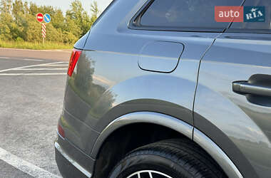 Внедорожник / Кроссовер Audi Q7 2017 в 