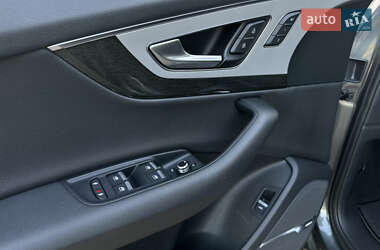 Внедорожник / Кроссовер Audi Q7 2017 в 