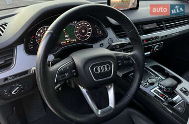 Внедорожник / Кроссовер Audi Q7 2017 в 