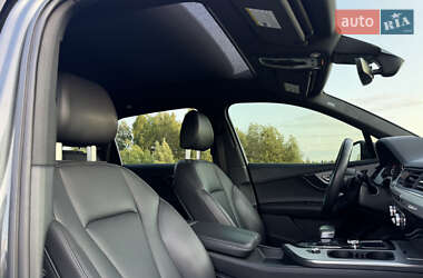 Внедорожник / Кроссовер Audi Q7 2017 в 