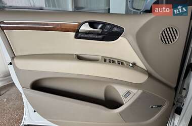 Внедорожник / Кроссовер Audi Q7 2015 в 