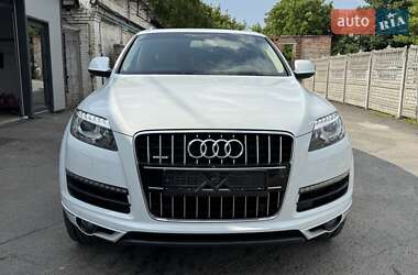 Внедорожник / Кроссовер Audi Q7 2015 в 