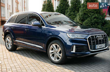 Позашляховик / Кросовер Audi Q7 2021 в 