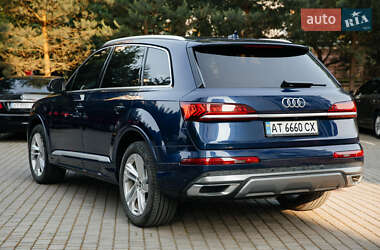 Позашляховик / Кросовер Audi Q7 2021 в 