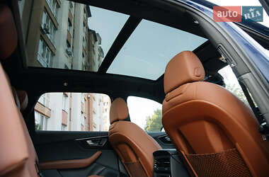 Позашляховик / Кросовер Audi Q7 2021 в 