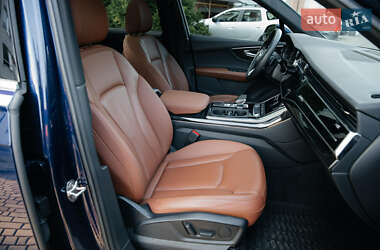 Позашляховик / Кросовер Audi Q7 2021 в 