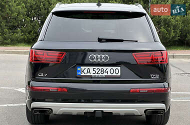 Внедорожник / Кроссовер Audi Q7 2017 в 