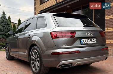 Внедорожник / Кроссовер Audi Q7 2017 в 