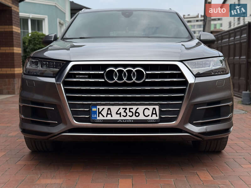 Внедорожник / Кроссовер Audi Q7 2017 в 