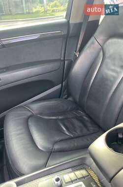 Позашляховик / Кросовер Audi Q7 2009 в 
