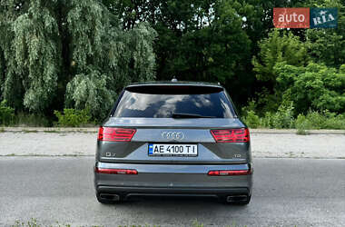 Позашляховик / Кросовер Audi Q7 2015 в 