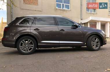 Внедорожник / Кроссовер Audi Q7 2016 в 
