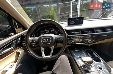 Позашляховик / Кросовер Audi Q7 2016 в 