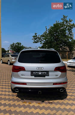 Позашляховик / Кросовер Audi Q7 2013 в 