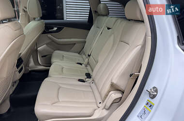 Внедорожник / Кроссовер Audi Q7 2018 в 
