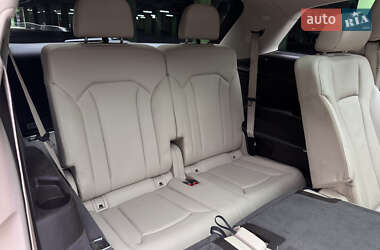 Внедорожник / Кроссовер Audi Q7 2018 в 