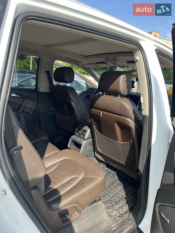 Внедорожник / Кроссовер Audi Q7 2011 в Александрие