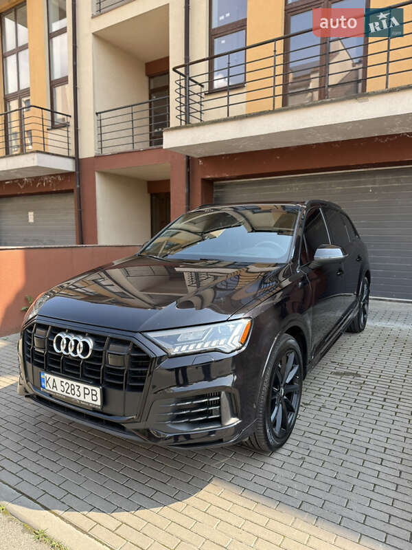 Внедорожник / Кроссовер Audi Q7 2020 в 