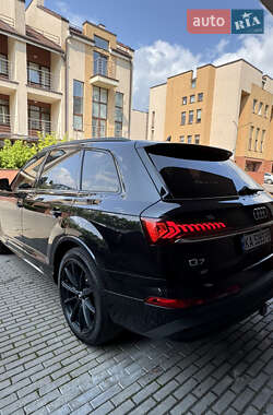 Внедорожник / Кроссовер Audi Q7 2020 в 