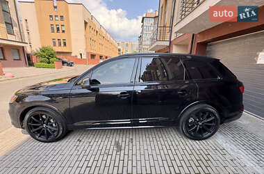 Внедорожник / Кроссовер Audi Q7 2020 в 