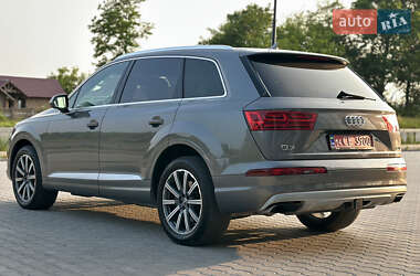 Внедорожник / Кроссовер Audi Q7 2017 в 