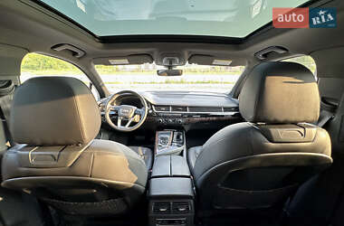Внедорожник / Кроссовер Audi Q7 2017 в 