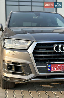 Внедорожник / Кроссовер Audi Q7 2017 в 