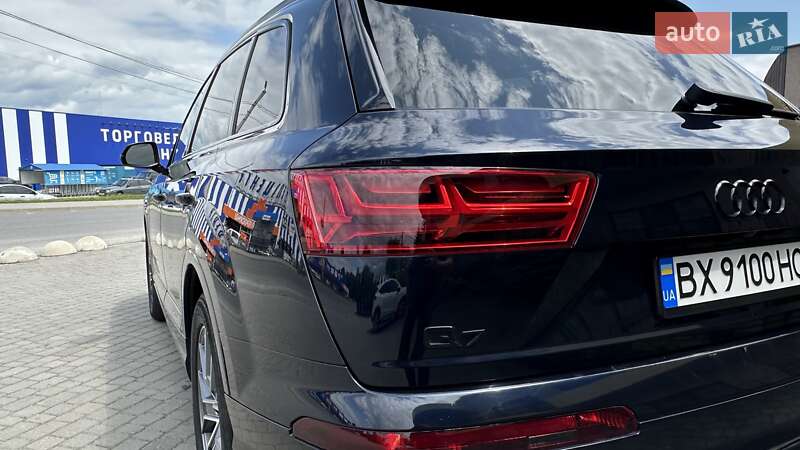 Внедорожник / Кроссовер Audi Q7 2016 в Шепетовке